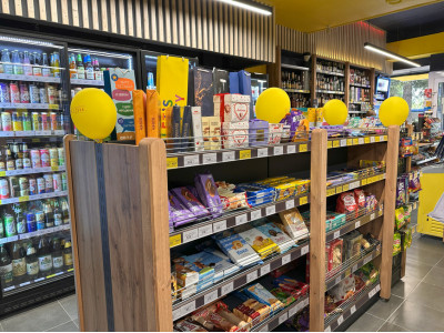 Зображення торгових стелажів острівних для магазинів