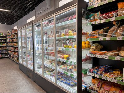 Зображення: холодильні регали з дверима