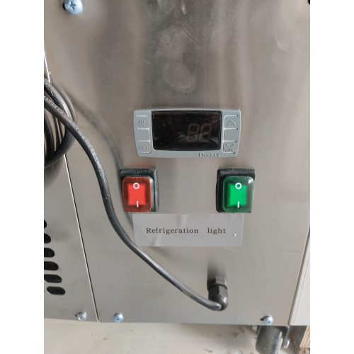 Кондитерская витрина GOODER Cube 90х73х120 см, 2 стеклянные полки, NO FROST, LED-подсветка, нерж. сталь, температура +2…+8°C, Китай