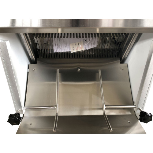 Професійна хліборізка GoodFood BS12T31 — автоматичне нарізання хліба скибками 12 мм, до 500 буханок/год, корпус із нержавіючої сталі