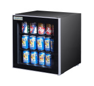 Холодильна шафа для напоїв GoodFood BC46 — компактний міні-холодильник 46 л з подвійним склом для барів, кафе та магазинів