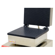 Вафельниця GoodFood WB256TS для плоских вафель, трубочок і конусів, професійна, 1,75 кВт, нерж. сталь, антипригарна, 256х256 мм