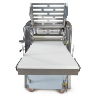 Тісторозкатувальна електрична машина GoodFood DS520C підлогова — професійна тісторозкатка для пекарень і кондитерських, ширина стрічки 520 мм, до 5 кг тіста