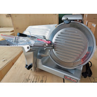 Слайсер BECKERS BKL 275 PRO, ніж 275 мм, різання 160×245 мм, хромована сталь, 0.18 кВт 220В, 440×540×380 мм, Італія, для кафе та магазинів