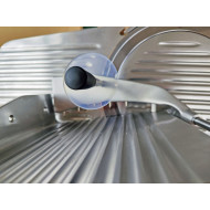 Слайсер BECKERS BKL 275 PRO, ніж 275 мм, різання 160×245 мм, хромована сталь, 0.18 кВт 220В, 440×540×380 мм, Італія, для кафе та магазинів