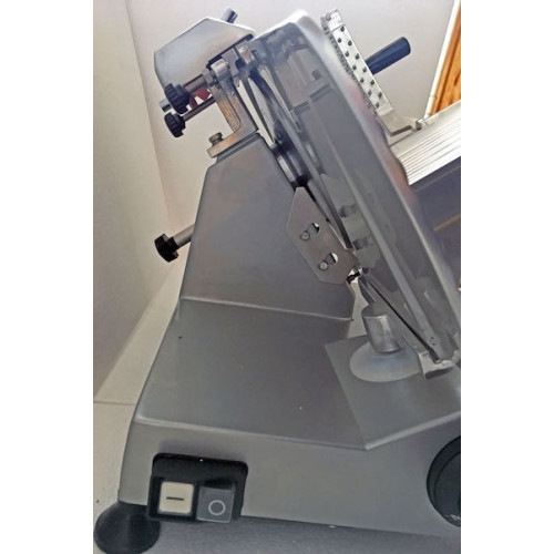 Слайсер AIRHOT SL-220, ніж 220 мм, товщина 0,2–12 мм, габарити 477×392×350 мм, 220 В, гарантія 12 міс, Китай, для нарізки продуктів